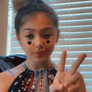 Meet your Posher, Alivia